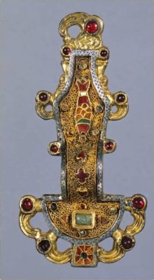  The Wrought Gold Fibula From the Merovingian Era: A Glimpse into Early Medieval Craftsmanship!