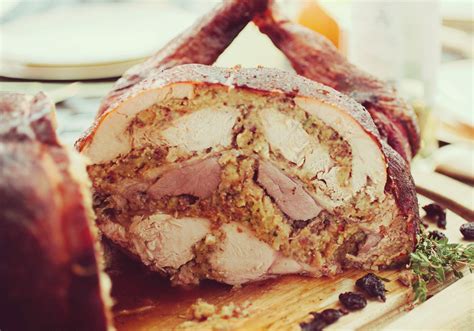 What Time Are Football Games on Thanksgiving: A Culinary Journey Through Time and Turducken